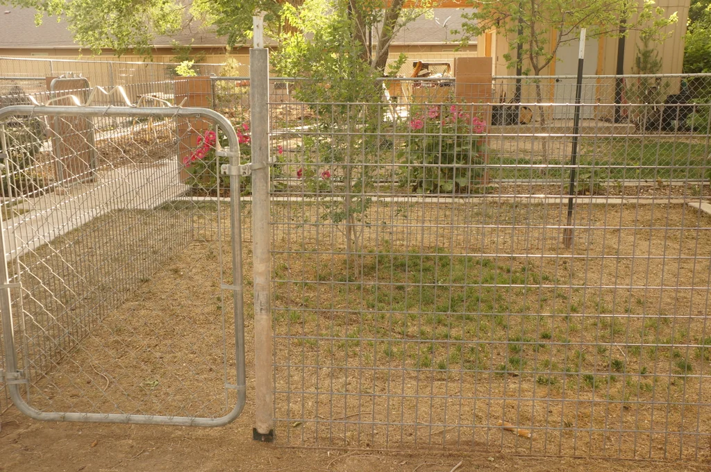 Quick and Portable Wire Dog Playpen, From Instructables