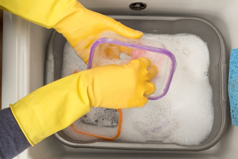 washing plastic food container