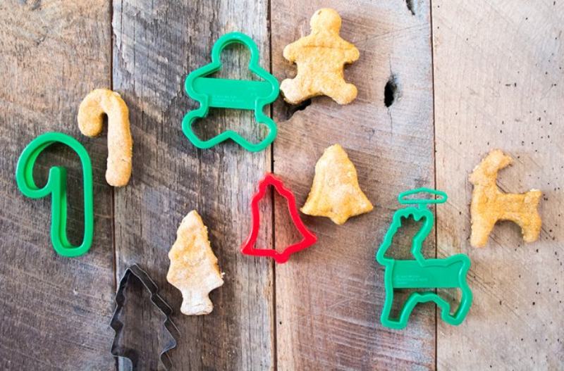 HOMEMADE HOLIDAY DOG TREATS + SWEET POTATOES