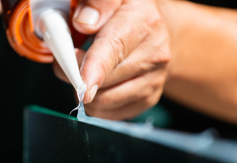 Applying Silicone On Glass