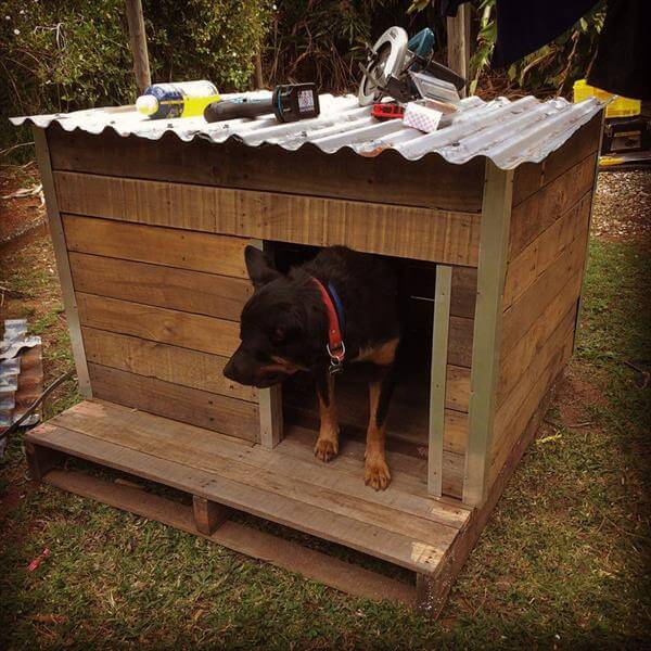 Rustic Pallet Dog House by Easy Pallet Ideas