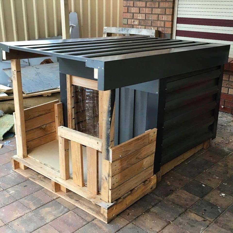 Pallet Dog House With Veranda — DIY by Easy Pallet Ideas