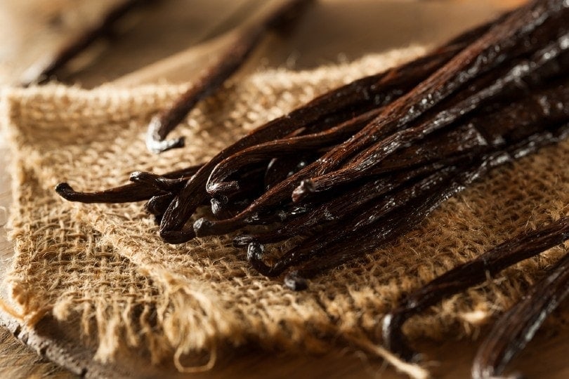 raw organic vanilla pods