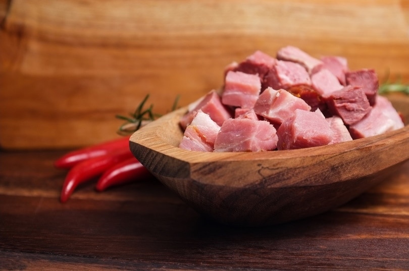 Beef cutlets in a wooden bowl