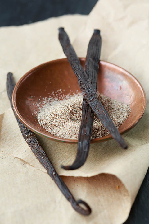 vanilla pod and sugar