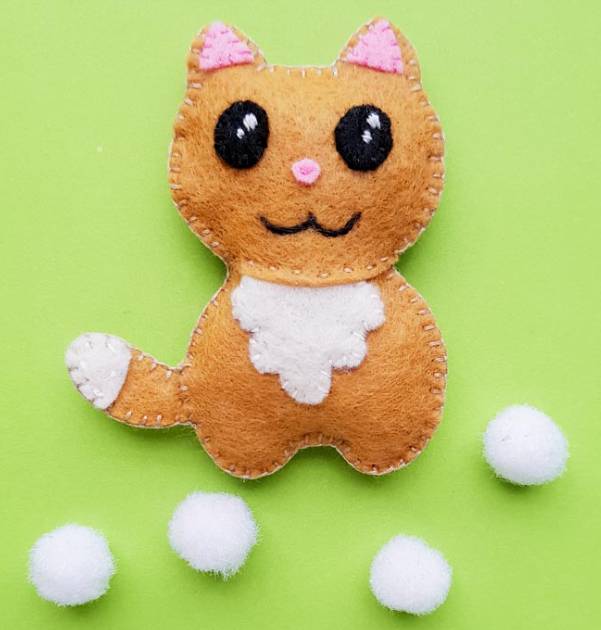 DIY FELT CAT PLUSHIE