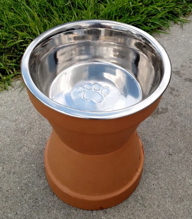 DIY elevated cat feeding station