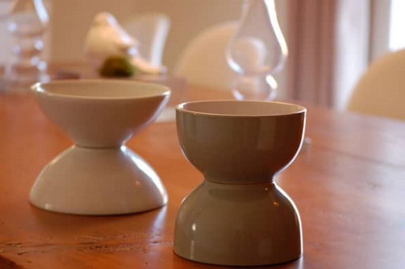 DIY elevated cat feeding station