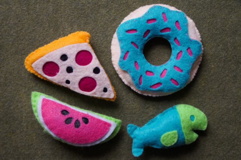 Easy Embroidered Felt Cat Toys