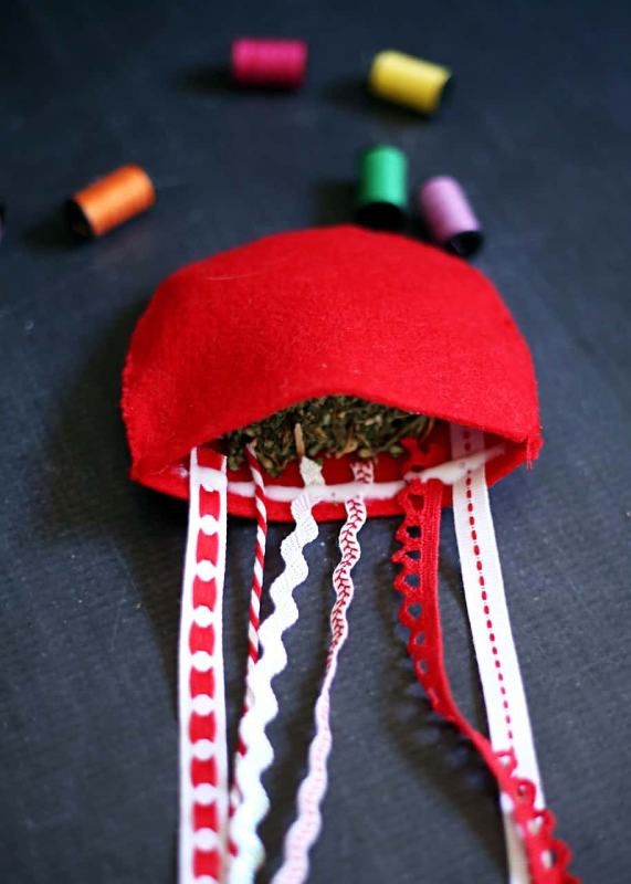 Easy to Make Jellyfish DIY Catnip Toys