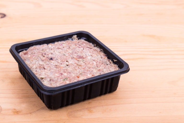 Picture of What Is Lamb Meal in Dog Food? Vet-Reviewed Facts & FAQ | Hepper Pet ...