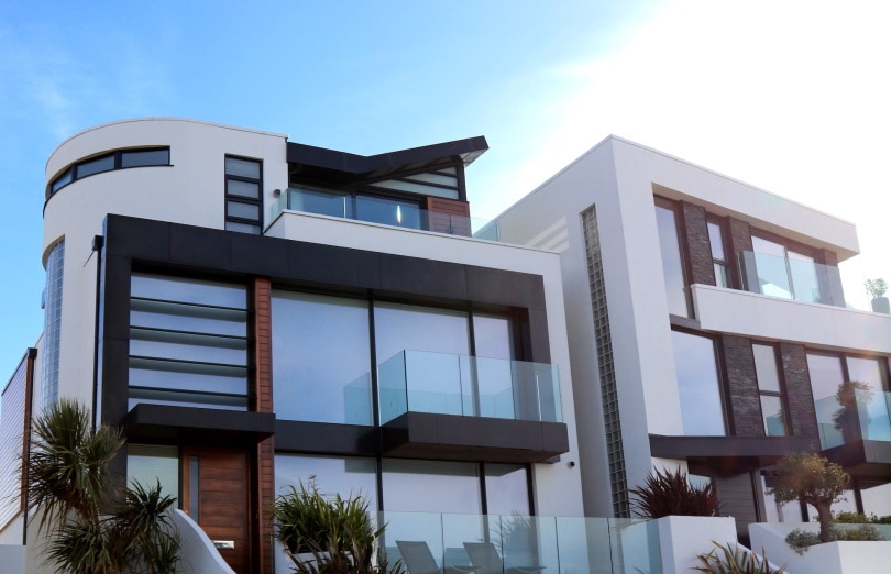 Plexiglass balcony railing