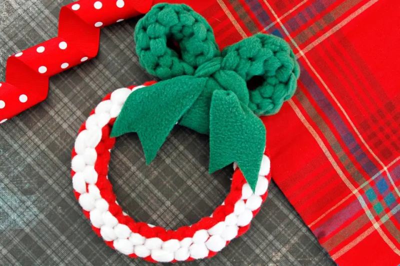 DIY Woven Fleece Christmas Wreath Dog Tug Toy