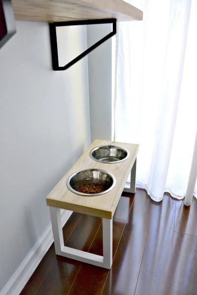 DIY No-Slip Dog Feeder1