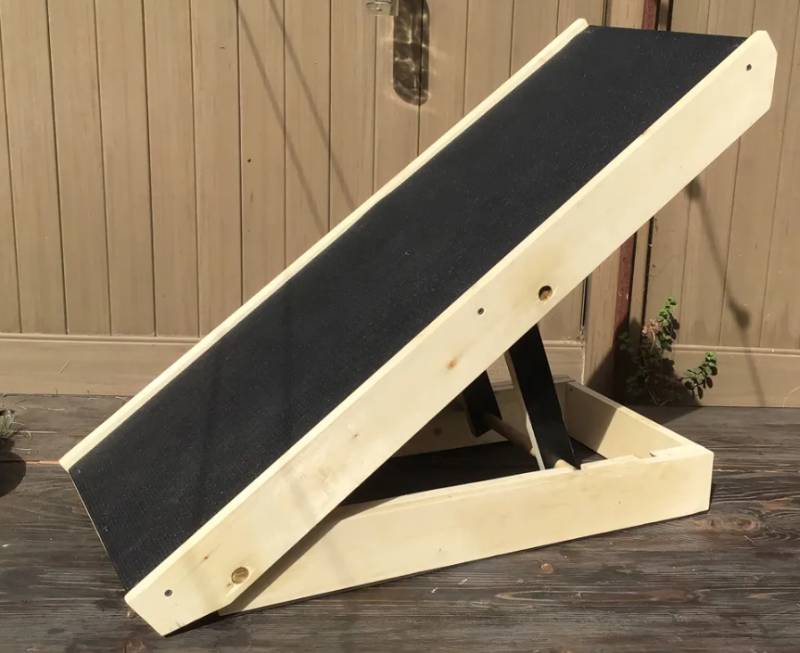 DIY ADJUSTABLE DOG RAMP WITH A FREE DOWNLOAD