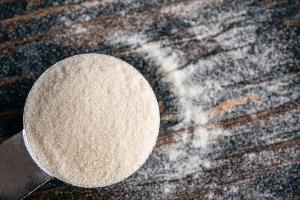 a scoop of xanthan gum