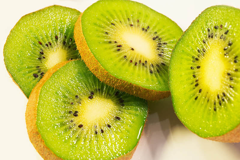 close up slices of kiwi
