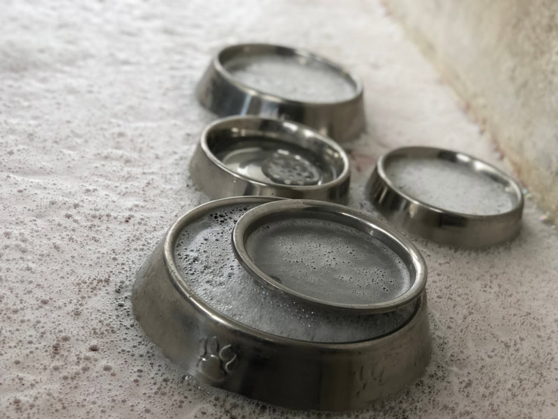 washing dog food and water bowls