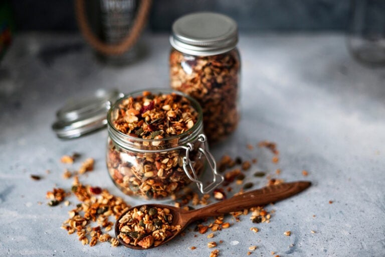 Can Dogs Eat Granola? Vet Reviewed Nutrition Facts & Safety Guide ...