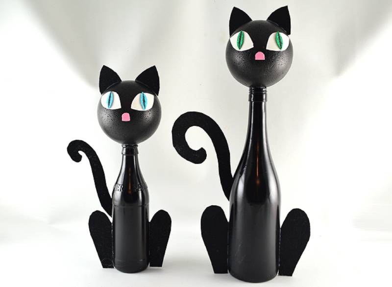 Cheap and Easy DIY Halloween Black Cat Decoration
