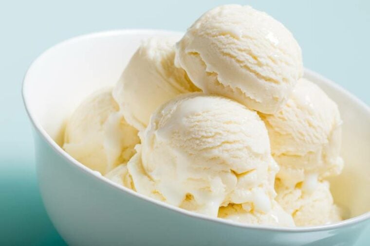 Can Cats Eat Vanilla Ice Cream? Vet-Reviewed Facts & FAQ | Hepper Pet