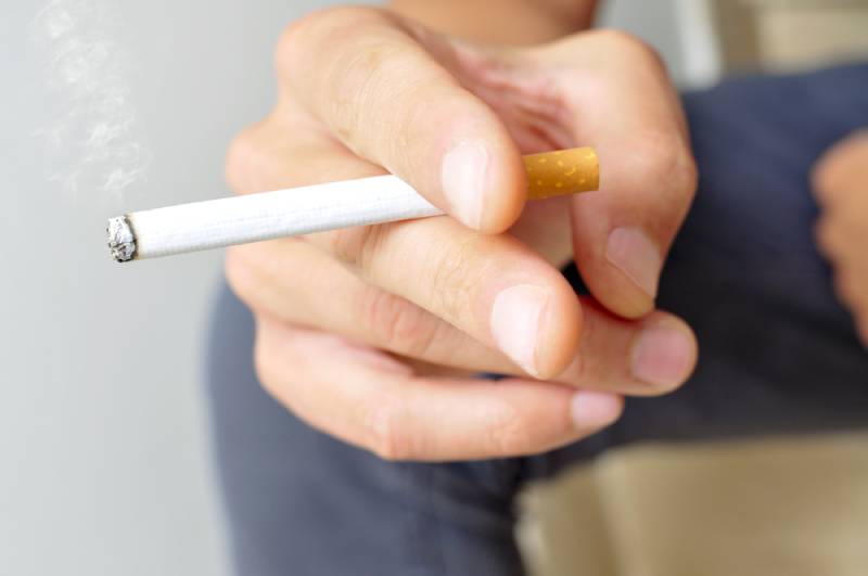 hand holding a cigarette