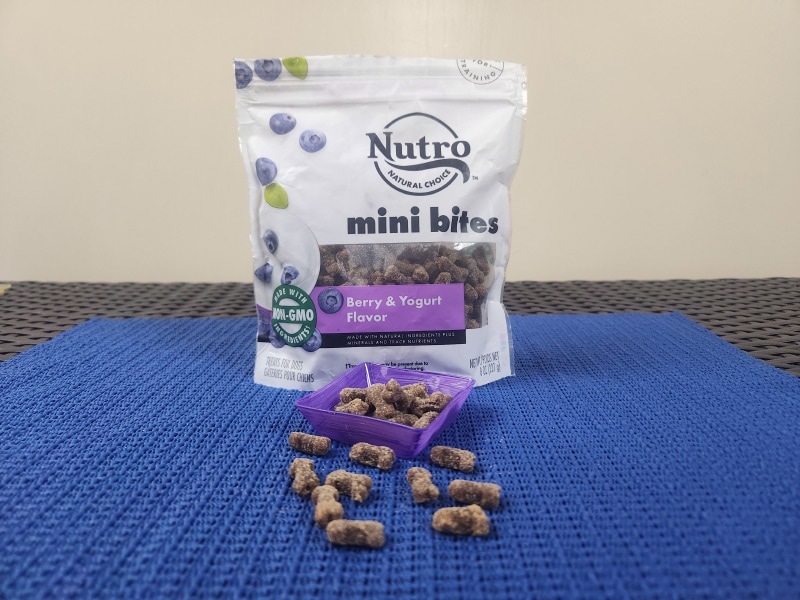 nutro natural choice mini bites berry and yogurt flavor