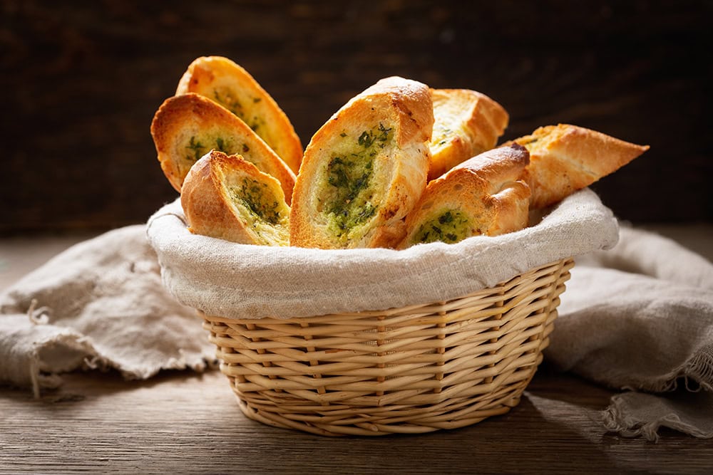 basket of garlic bread