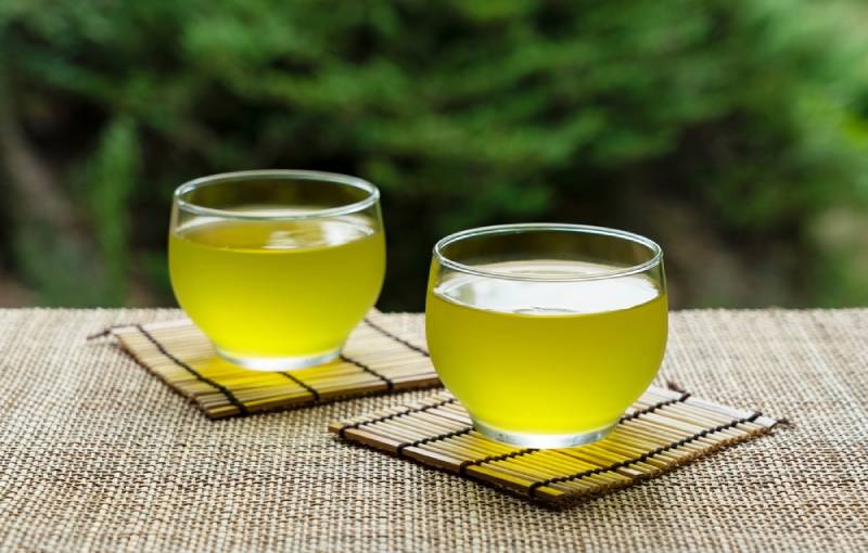 cold green tea served in glasses