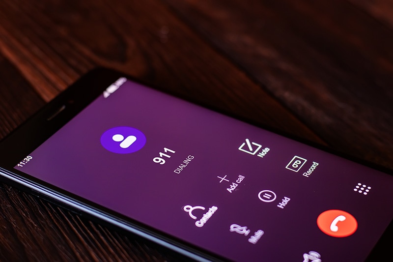 mobile phone calling 911 emergency hotline