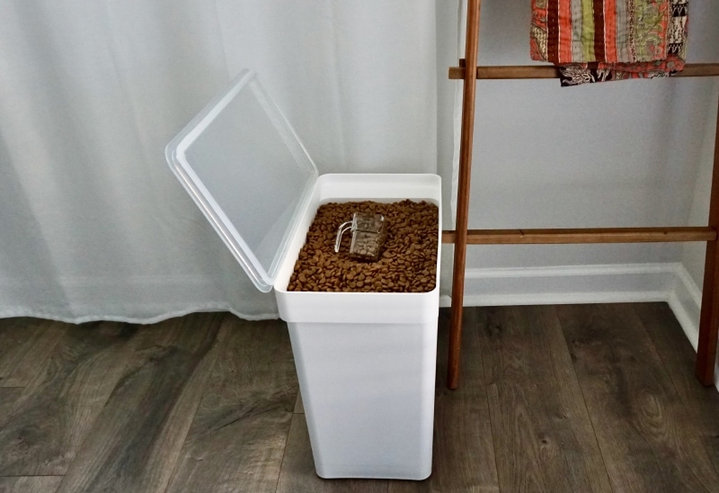 Yamazaki Rolling Airtight Pet Food Container - product with dog food