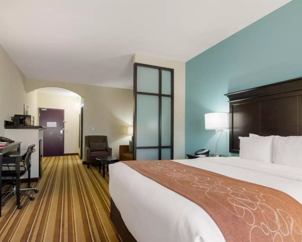 Comfort Suites Topeka