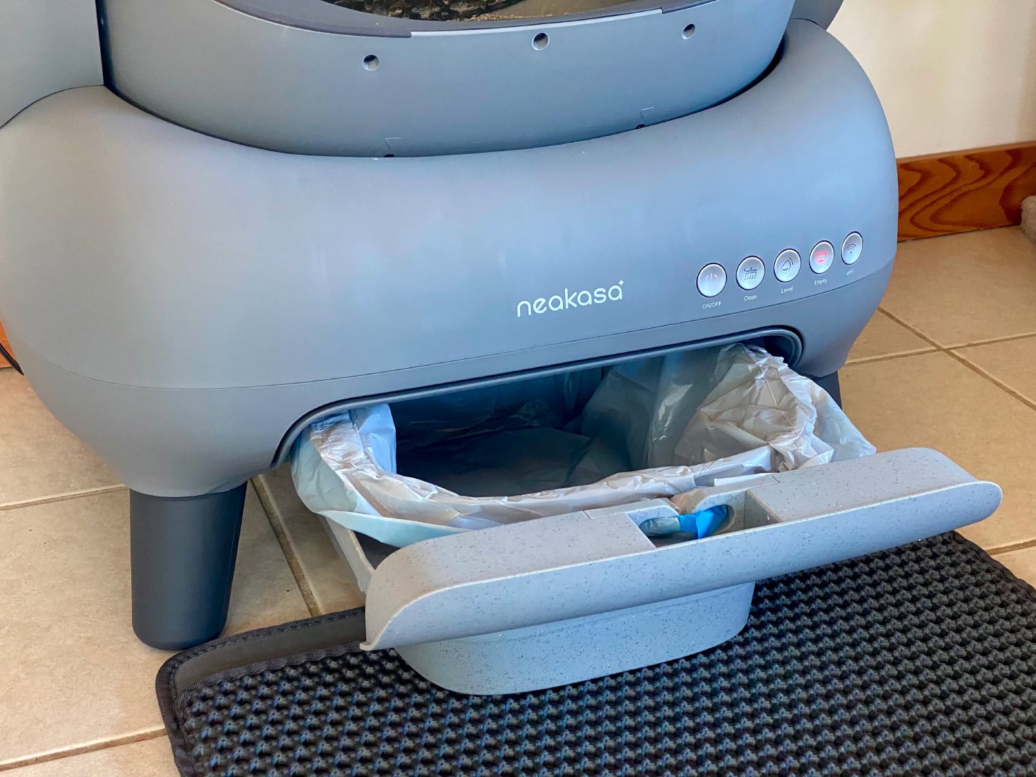 Neakasa M1 Cat Litter Box - close up of the product