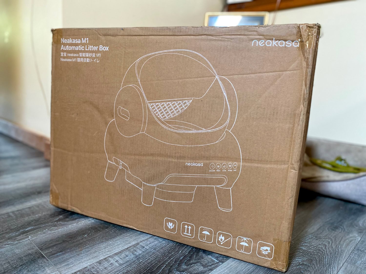 Neakasa M1 Cat Litter Box - product box