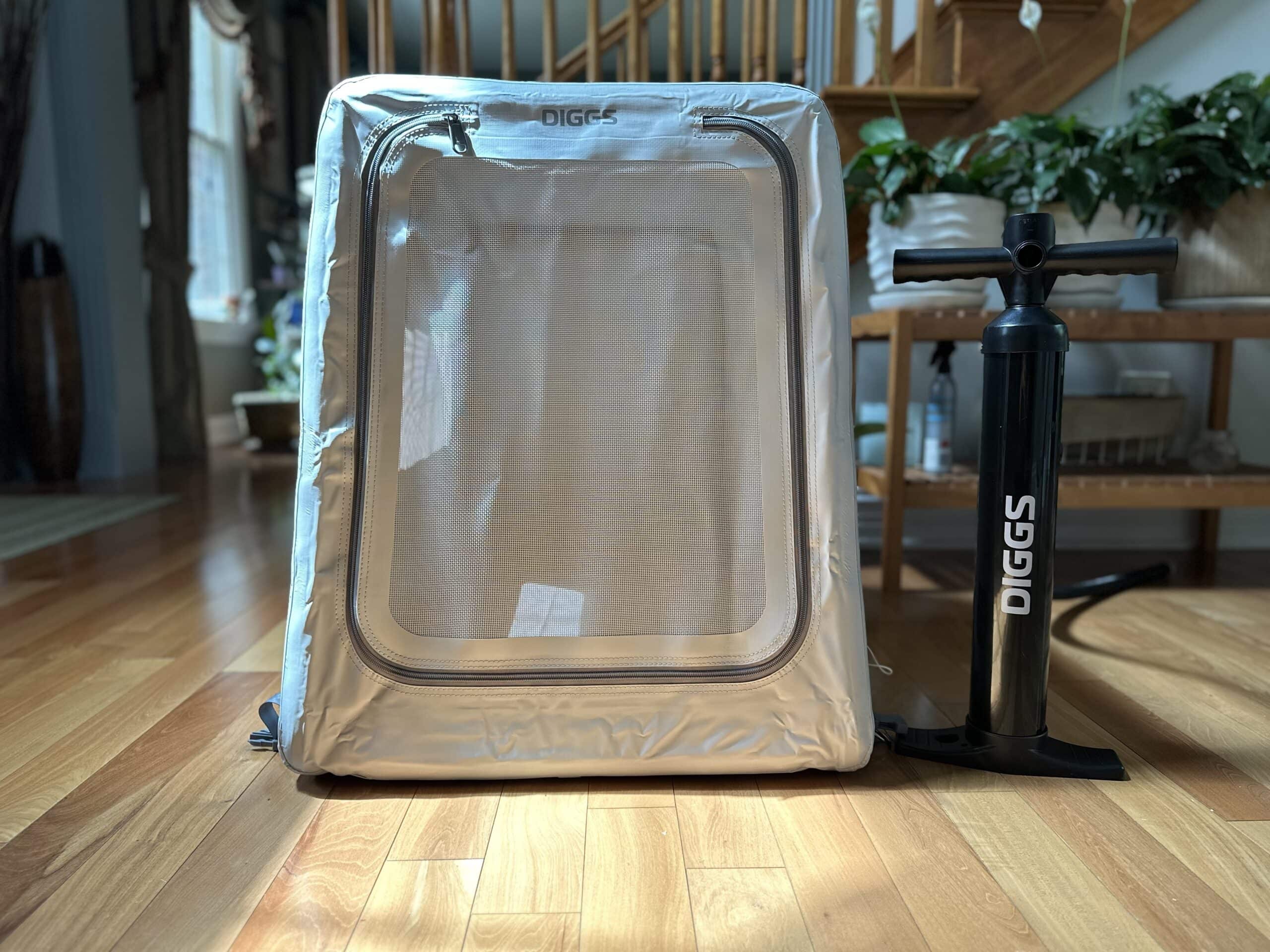 Diggs Dog Travel Kennel with air pump
