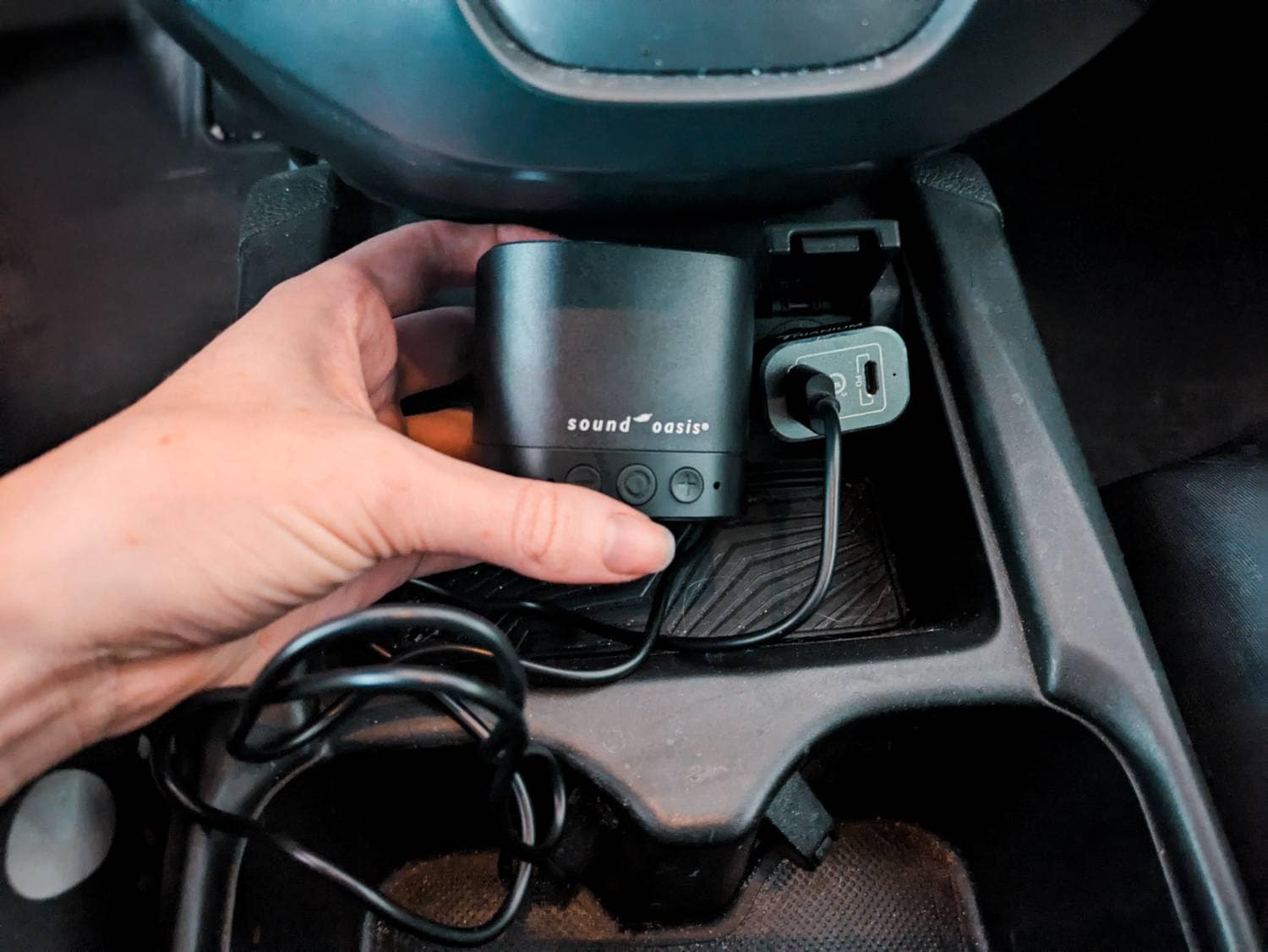 Sound Oasis Pet Sound Therapy System Review - product being used in the car