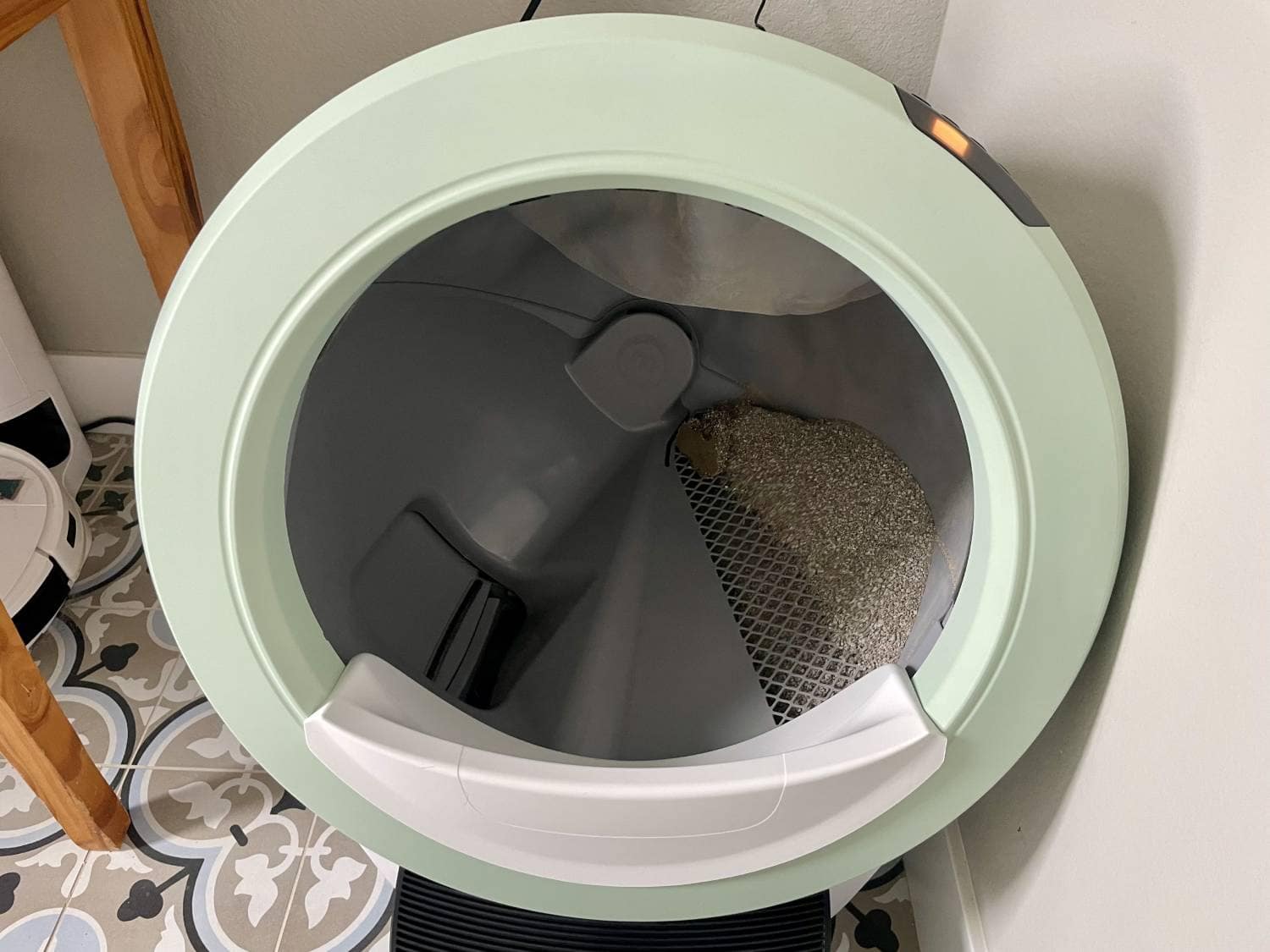 Litter-Robot 4 Review 2025 - inside the litter box